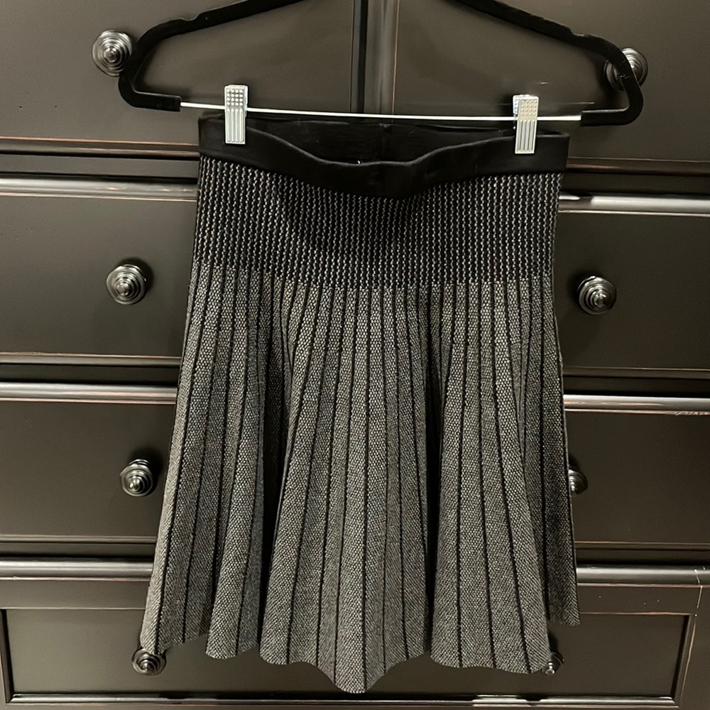 Great winter skirt. Size small. Like new.